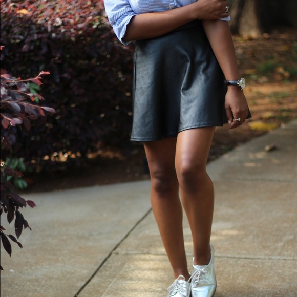 LOFT | Vegan Leather Skirt - Picture 3 of 8